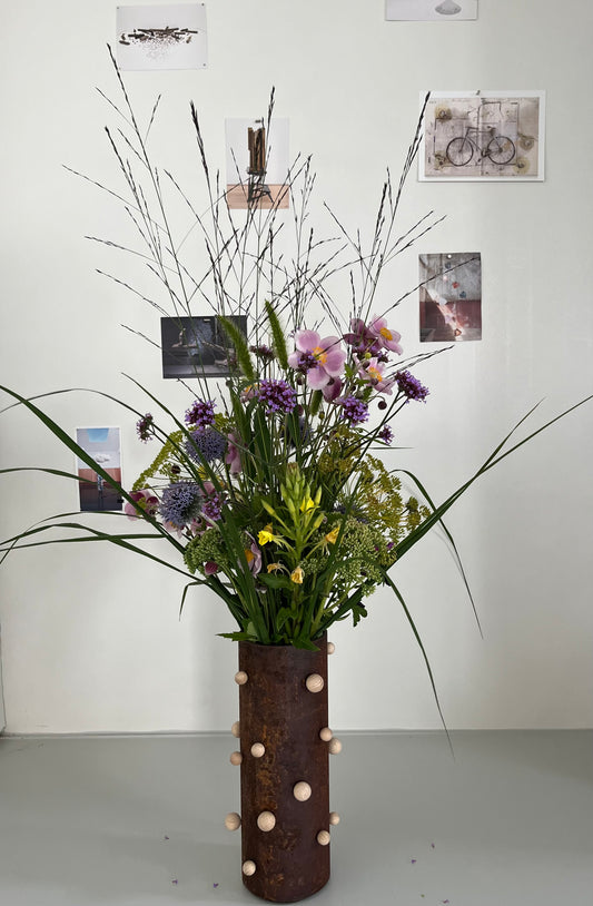 Vaas Totem – Een Ode aan Groei en Verbinding